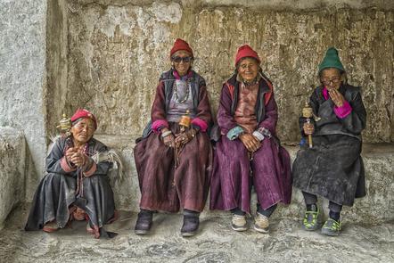 Gebel Hans-Peter  - FOTOCLUB ERDING - Ladakhifrauen - Annahme