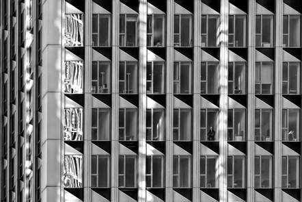Pinkl Albert J. - Foto-Desperados - Frankfurter Fensterfront - Annahme