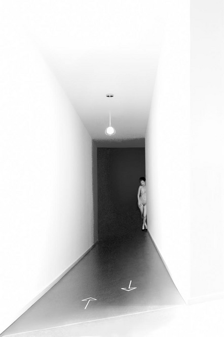 Pinkl Albert J. - Foto-Desperados - Nude in hallway.II - BW - Annahme